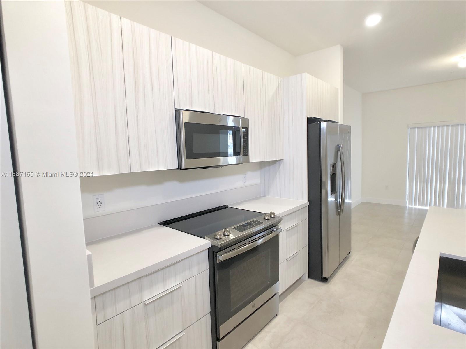 APEX AT PARK CENTRAL COND - Residential Lease