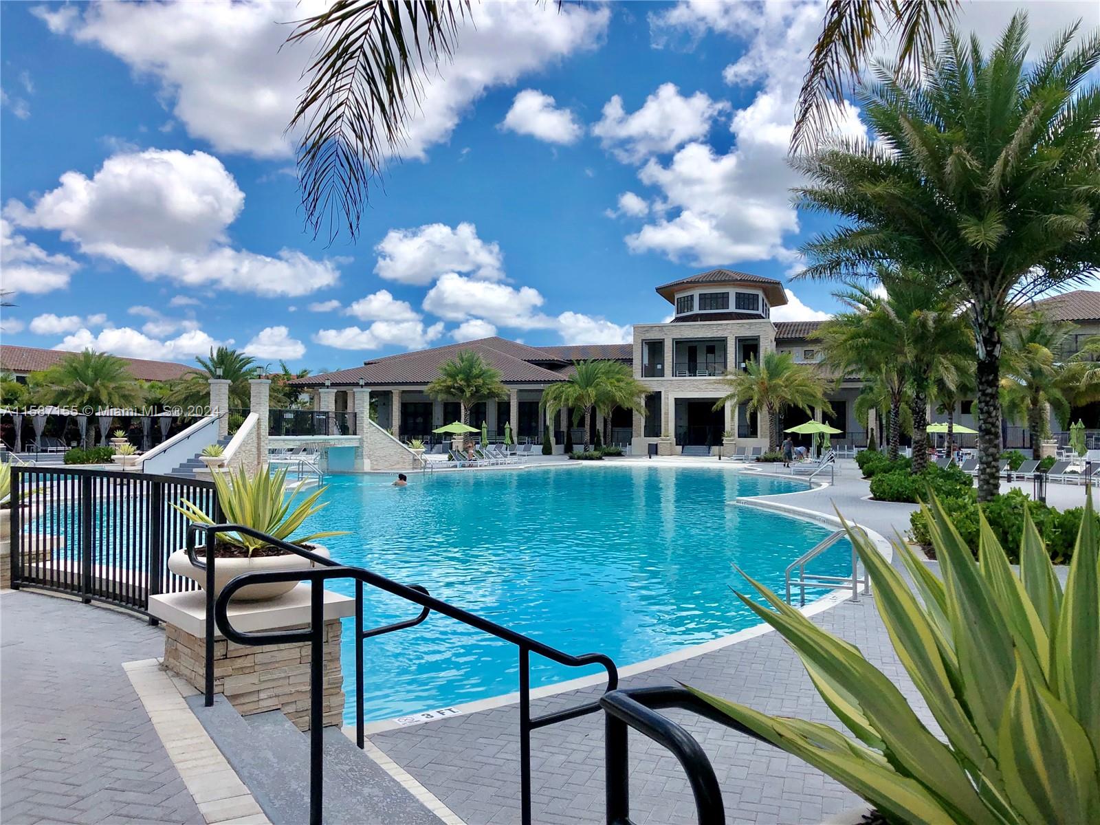 APEX AT PARK CENTRAL COND - Residential Lease