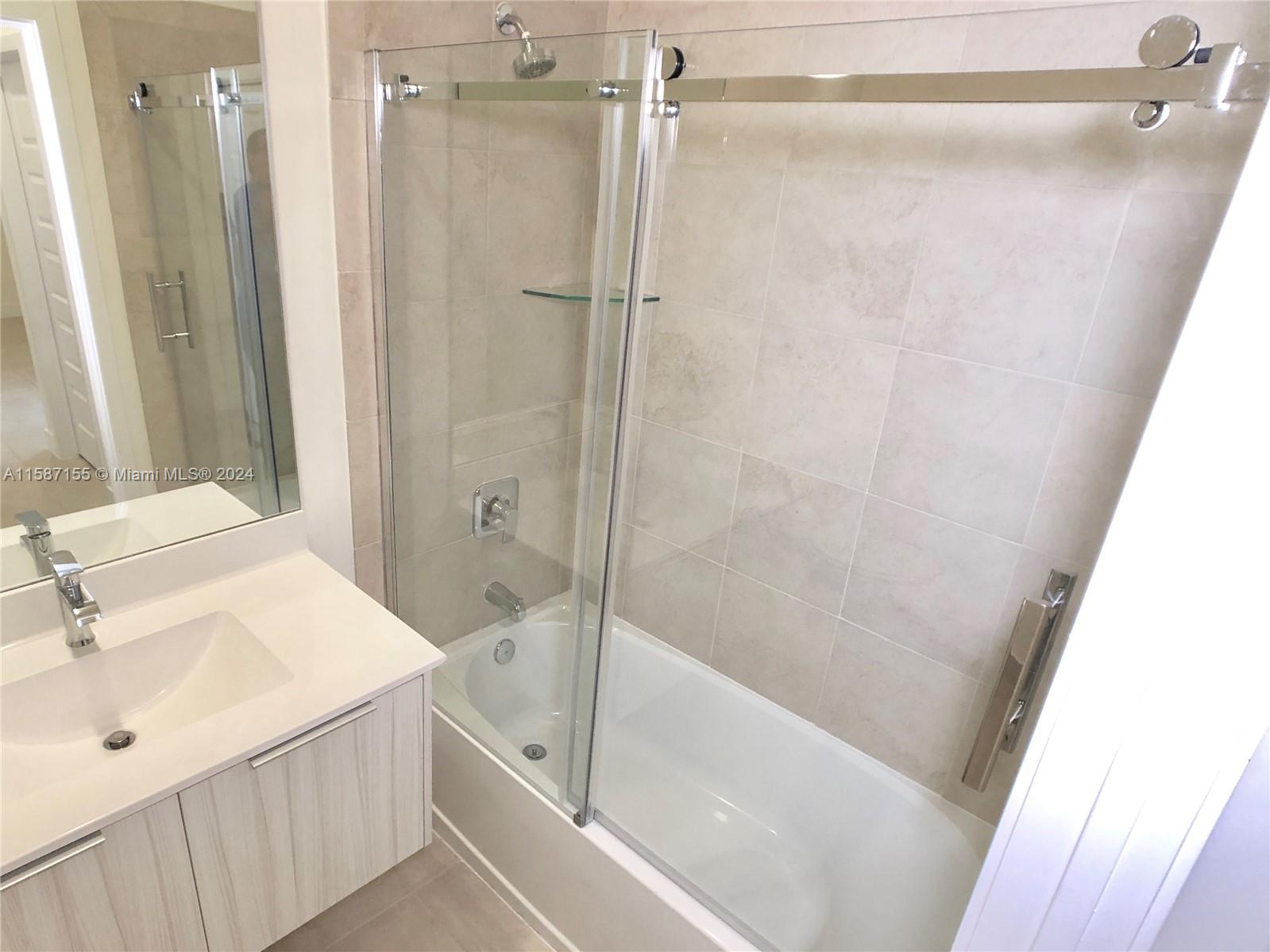 APEX AT PARK CENTRAL COND - Residential Lease