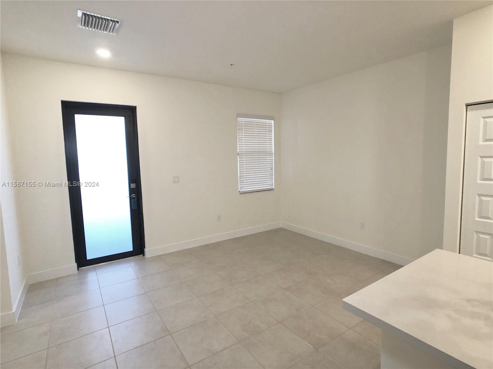 APEX AT PARK CENTRAL COND - Residential Lease