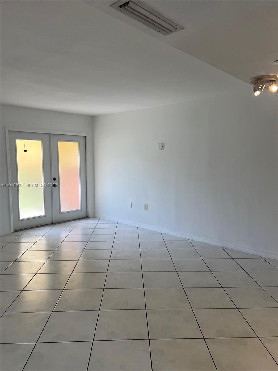 THE SHAMROCK CONDO - Residential