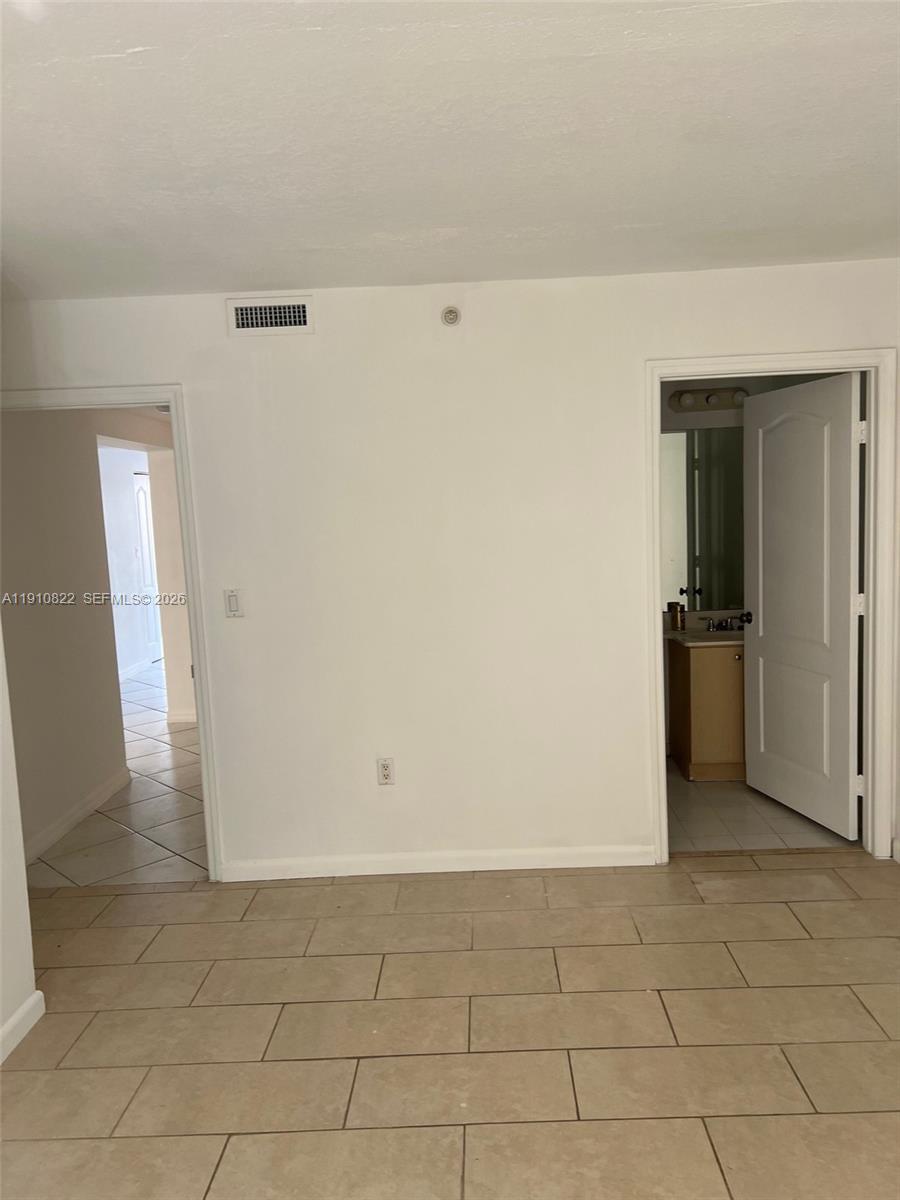 THE SHAMROCK CONDO - Residential