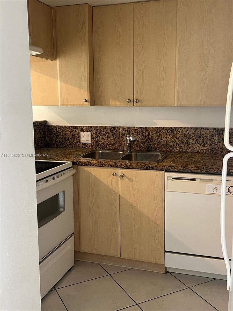 THE SHAMROCK CONDO - Residential