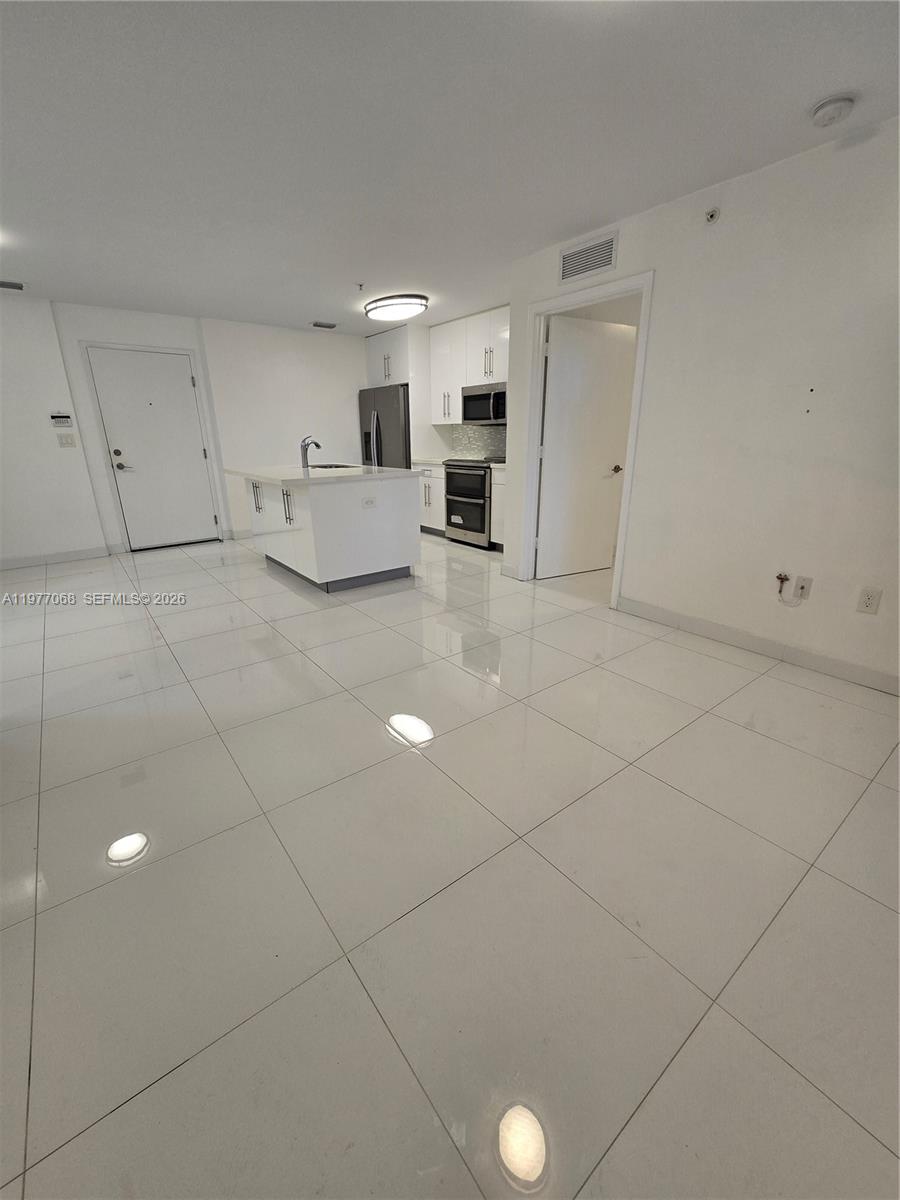 WEITZER AVENTURA PLACE CO - Residential Lease