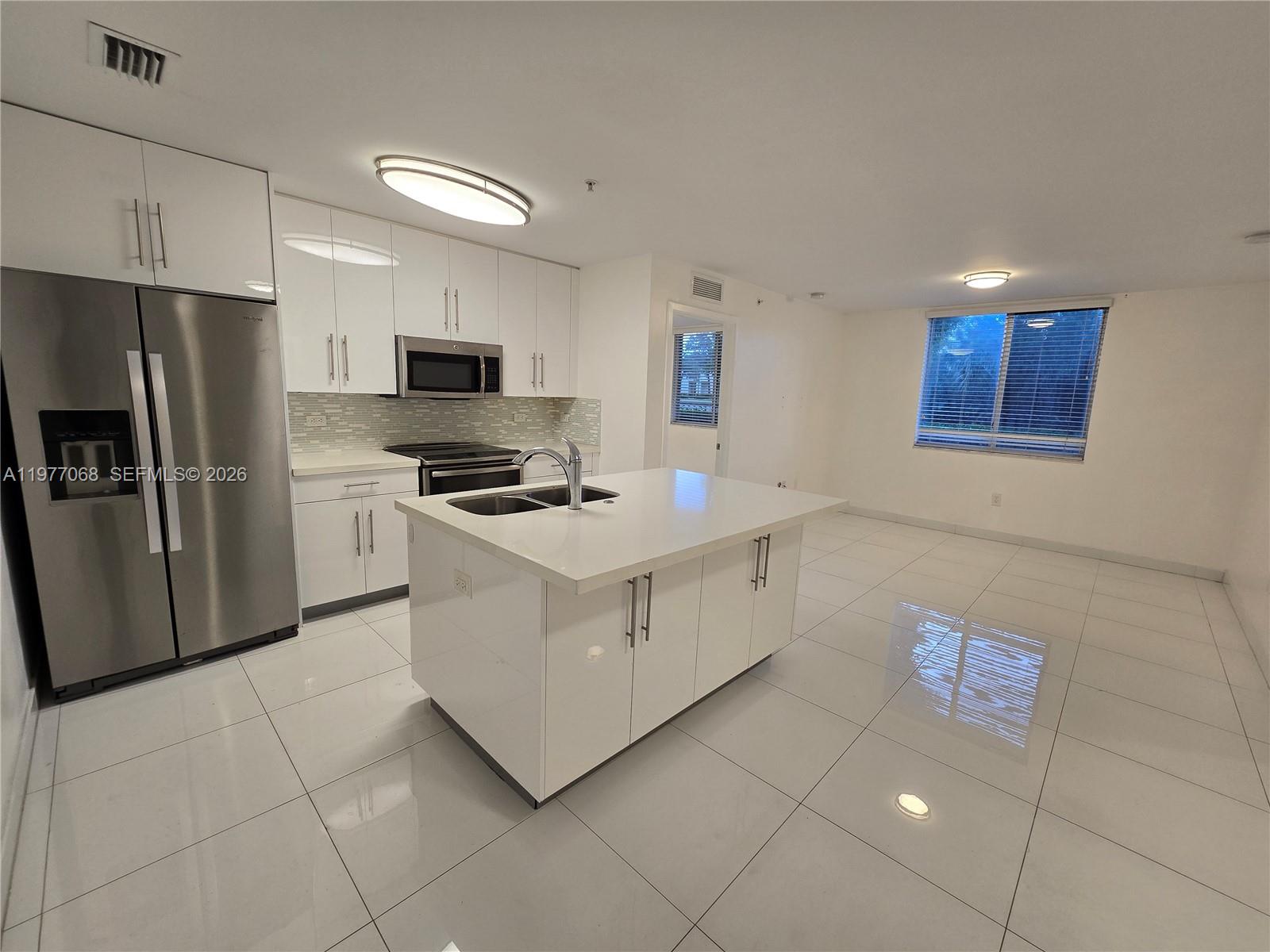 WEITZER AVENTURA PLACE CO - Residential Lease