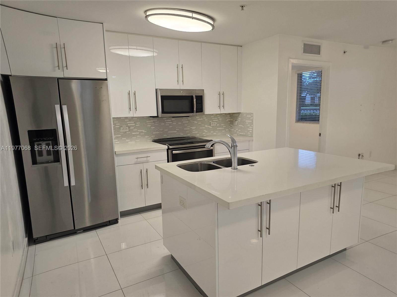 WEITZER AVENTURA PLACE CO - Residential Lease