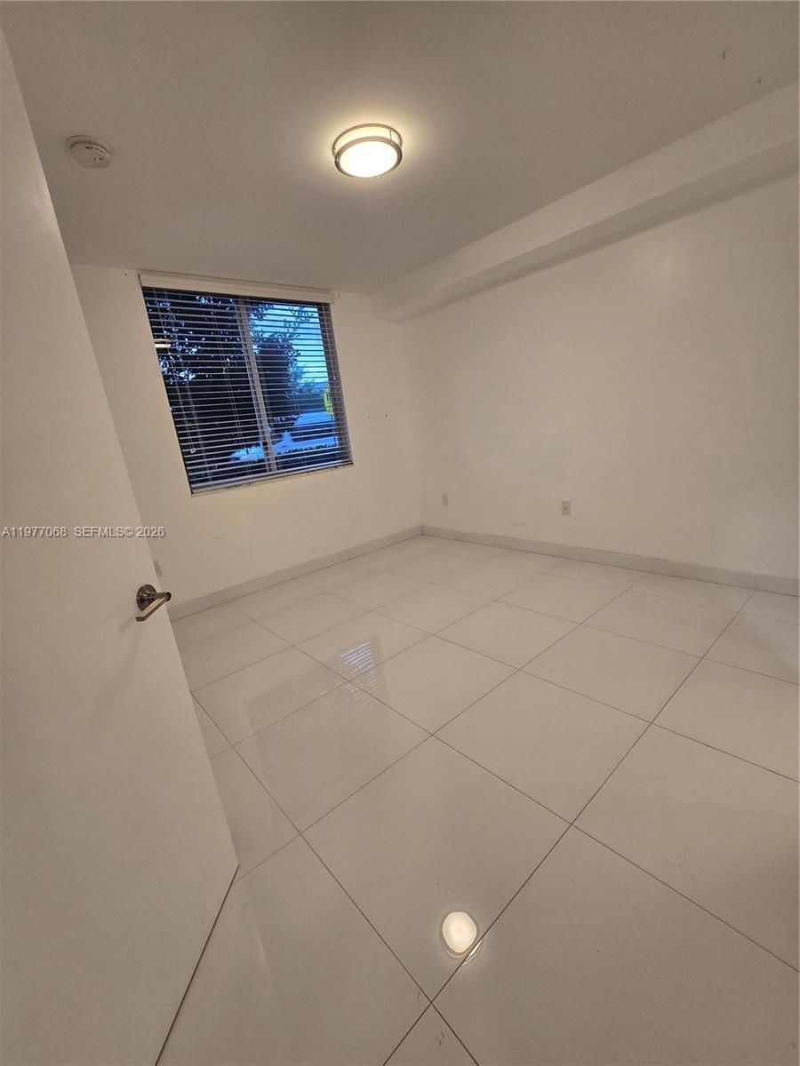 WEITZER AVENTURA PLACE CO - Residential Lease