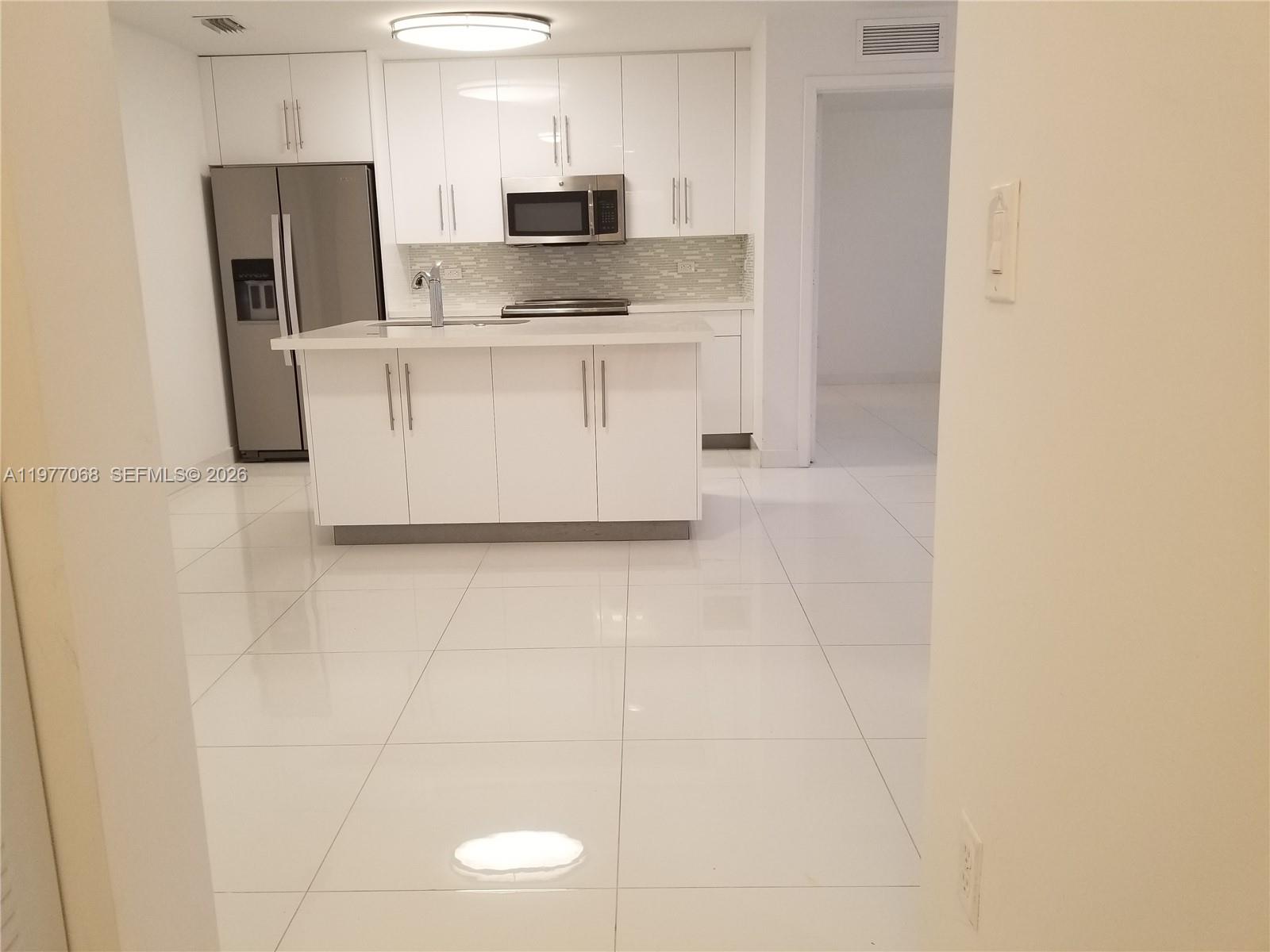 WEITZER AVENTURA PLACE CO - Residential Lease