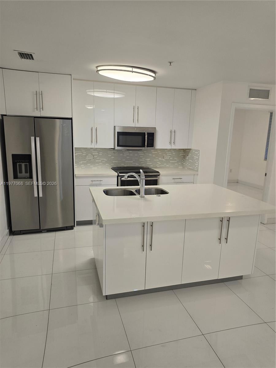 WEITZER AVENTURA PLACE CO - Residential Lease
