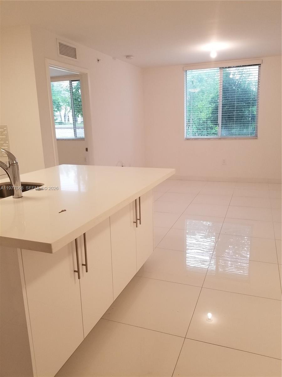 WEITZER AVENTURA PLACE CO - Residential Lease