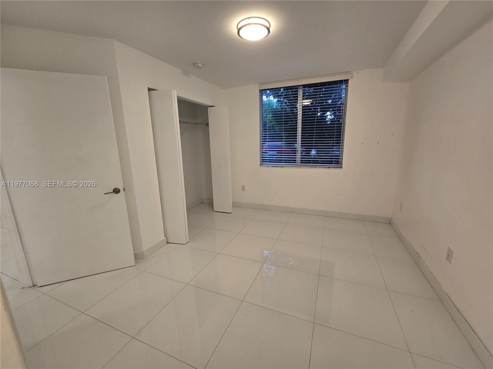 WEITZER AVENTURA PLACE CO - Residential Lease