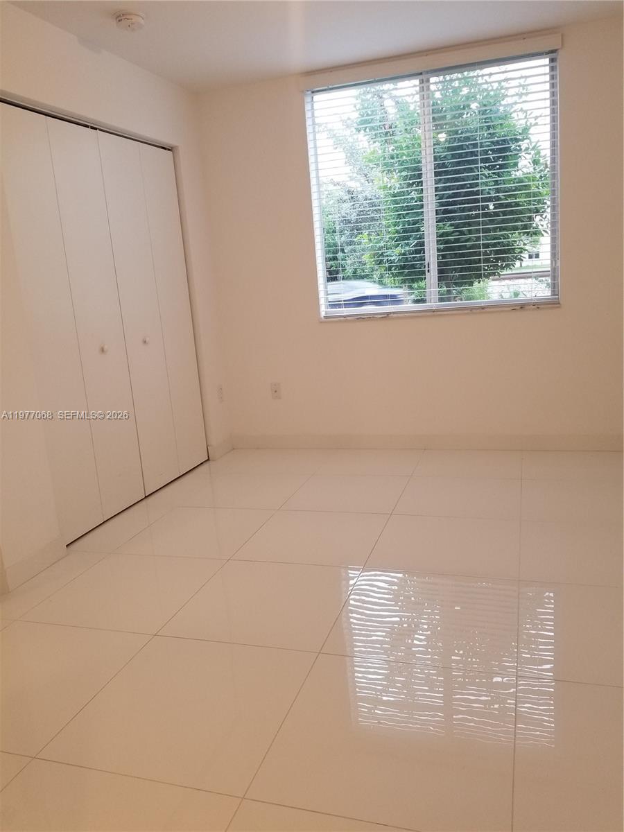 WEITZER AVENTURA PLACE CO - Residential Lease