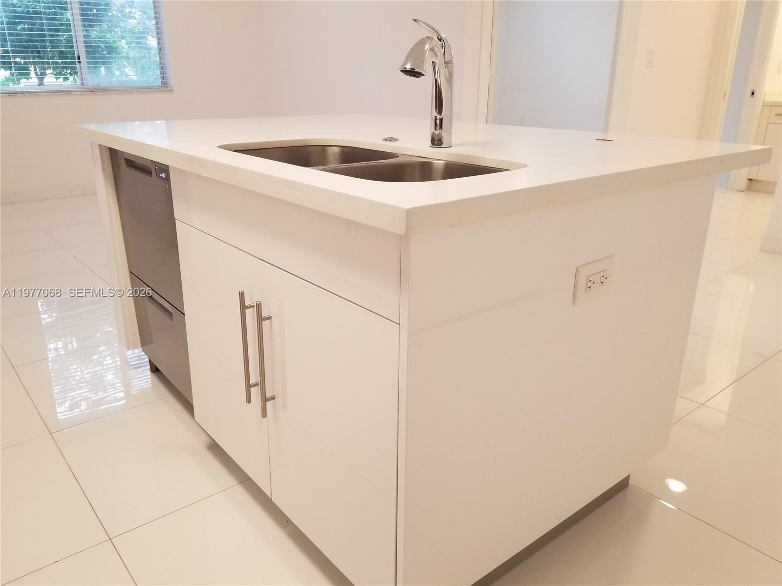 WEITZER AVENTURA PLACE CO - Residential Lease