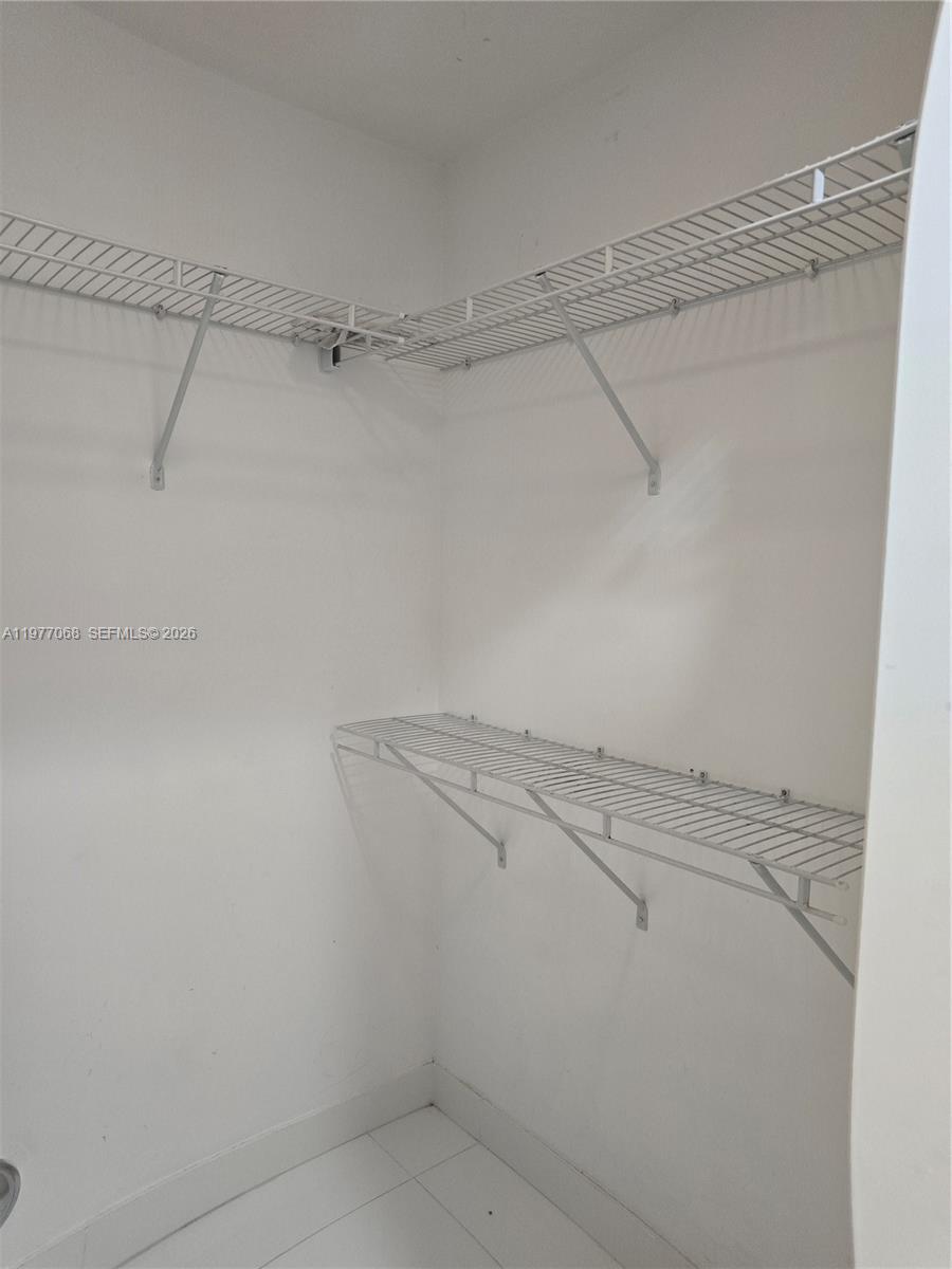 WEITZER AVENTURA PLACE CO - Residential Lease