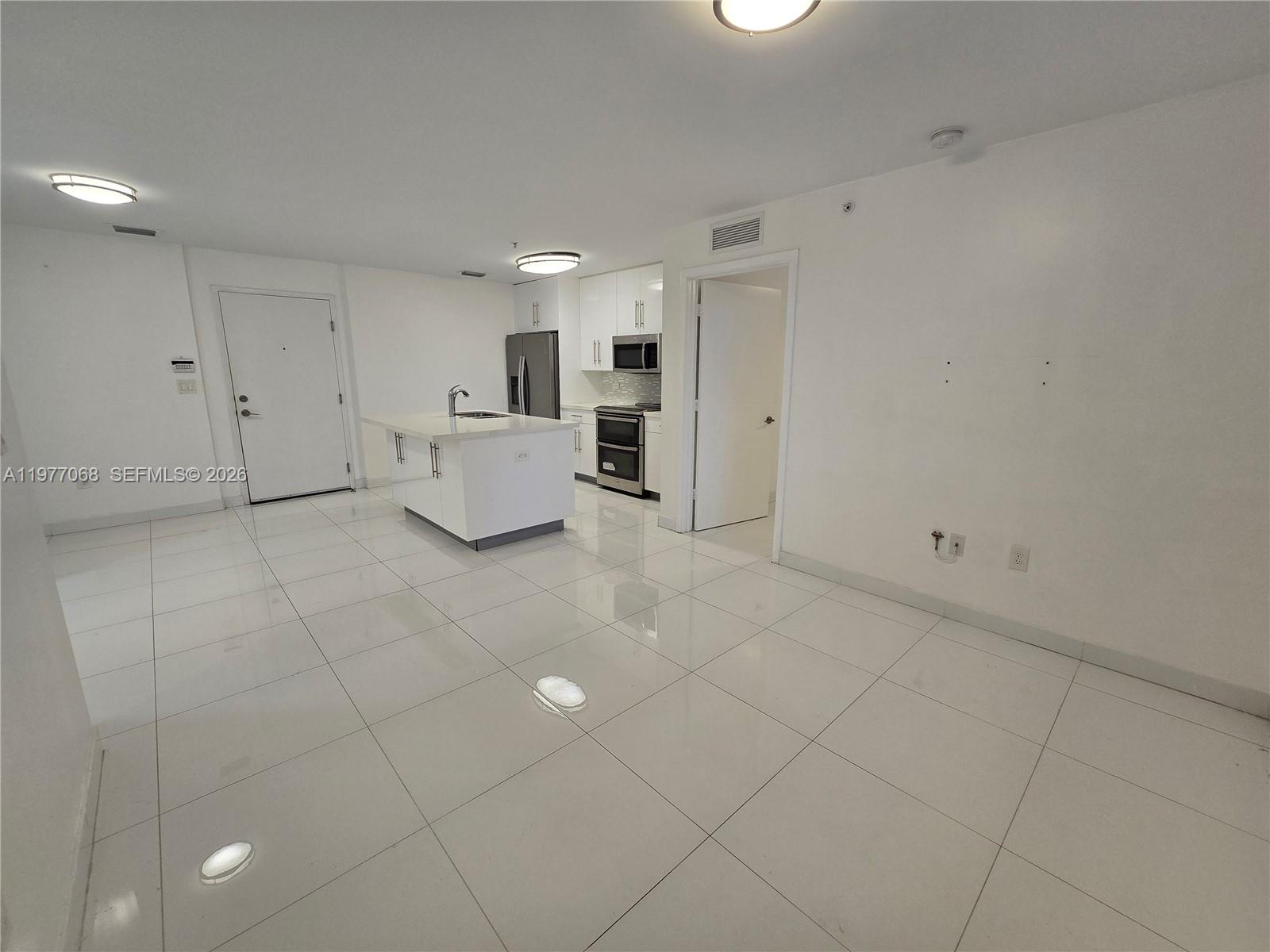 WEITZER AVENTURA PLACE CO - Residential Lease