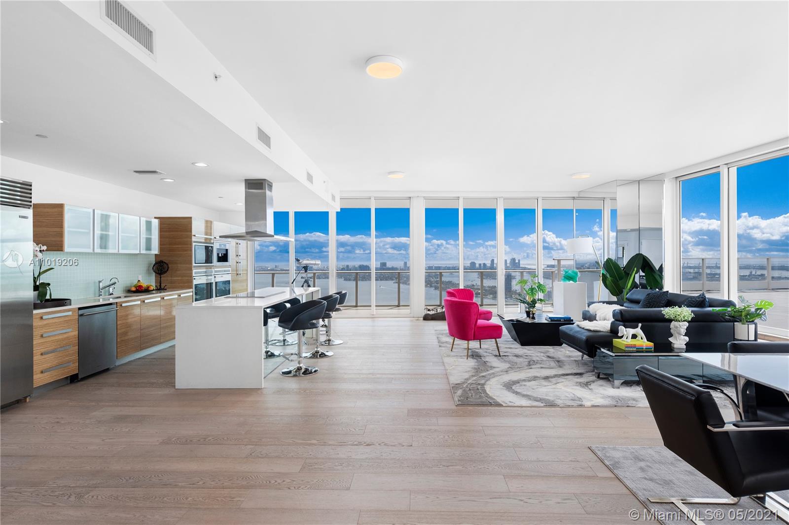 PARAMOUNT BAY CONDO - Residential