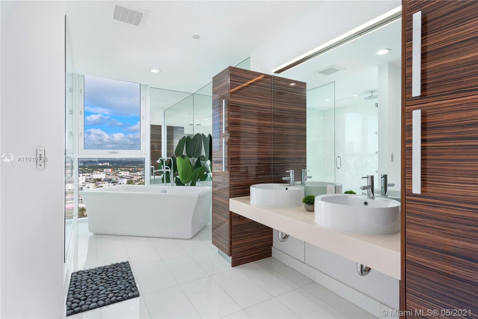 PARAMOUNT BAY CONDO - Residential