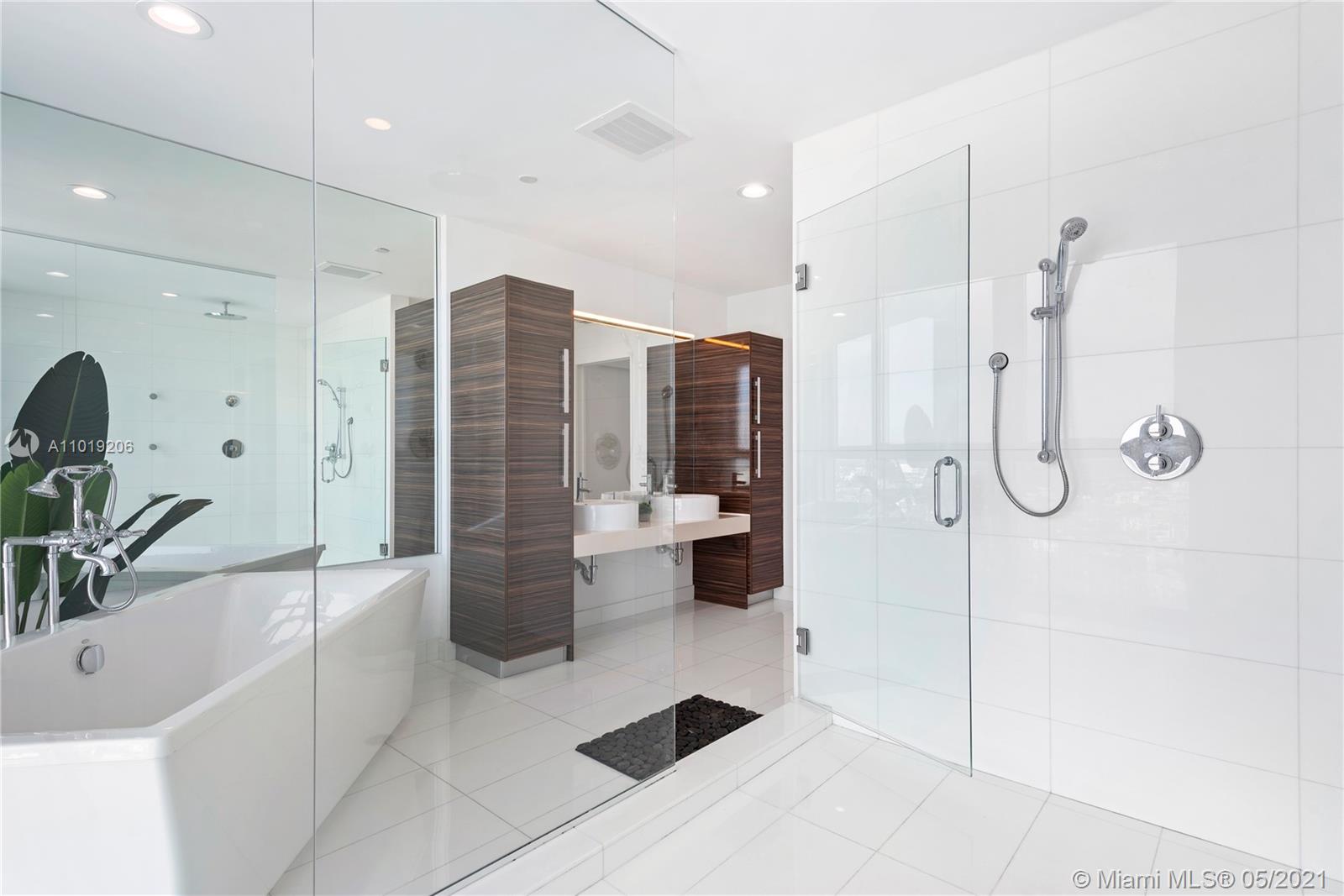 PARAMOUNT BAY CONDO - Residential