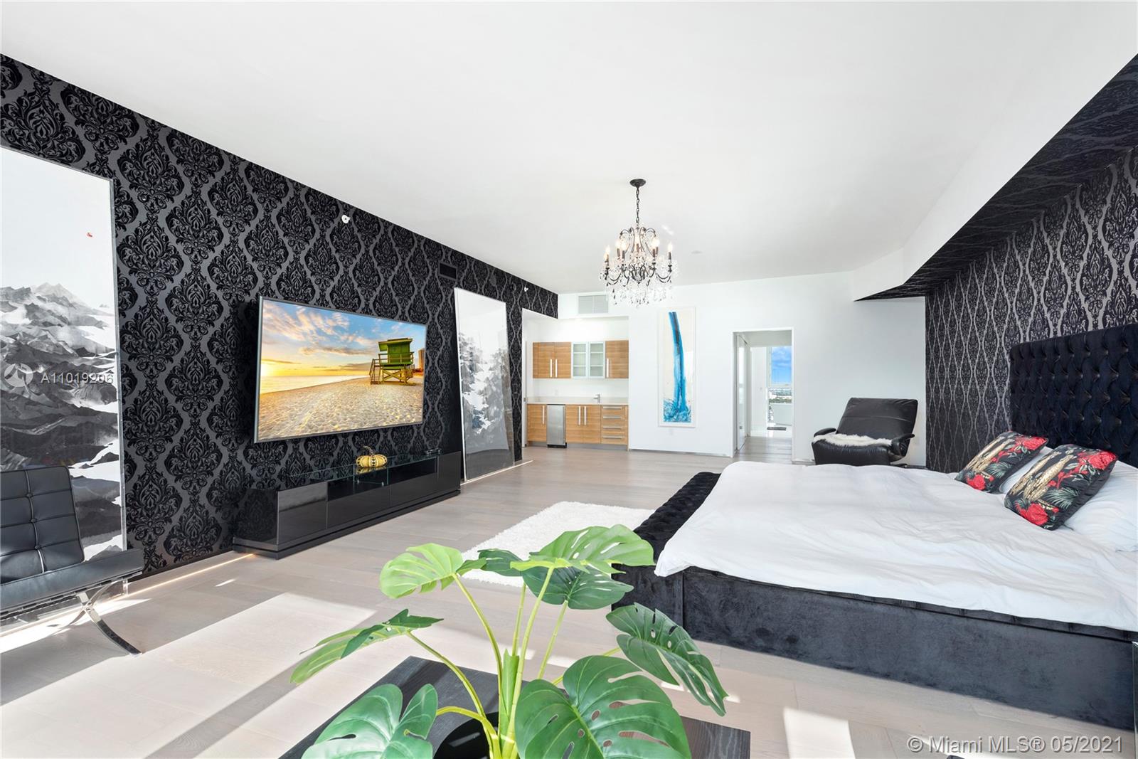 PARAMOUNT BAY CONDO - Residential