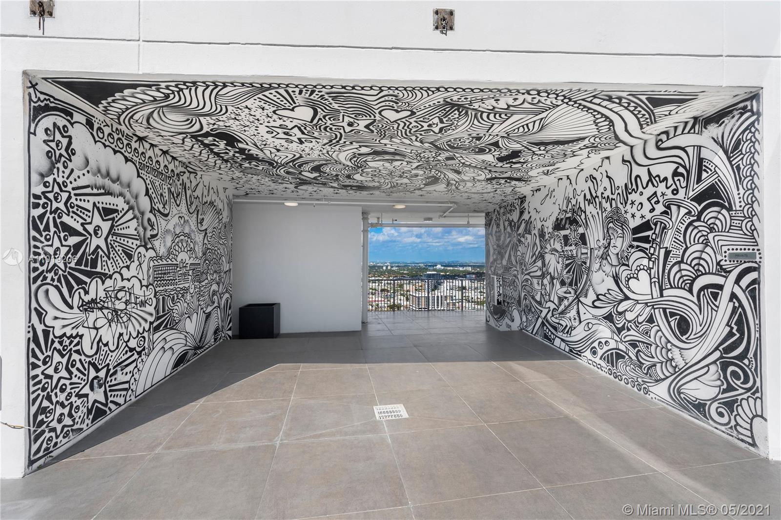 PARAMOUNT BAY CONDO - Residential