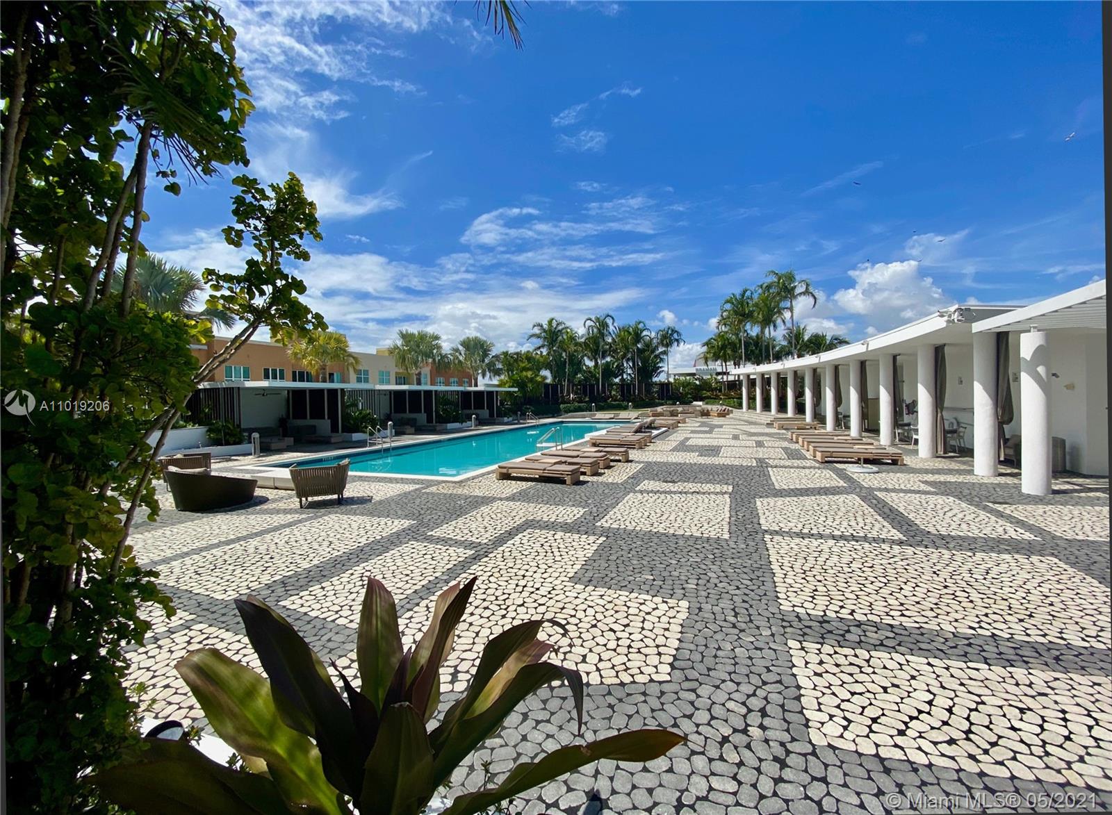 PARAMOUNT BAY CONDO - Residential