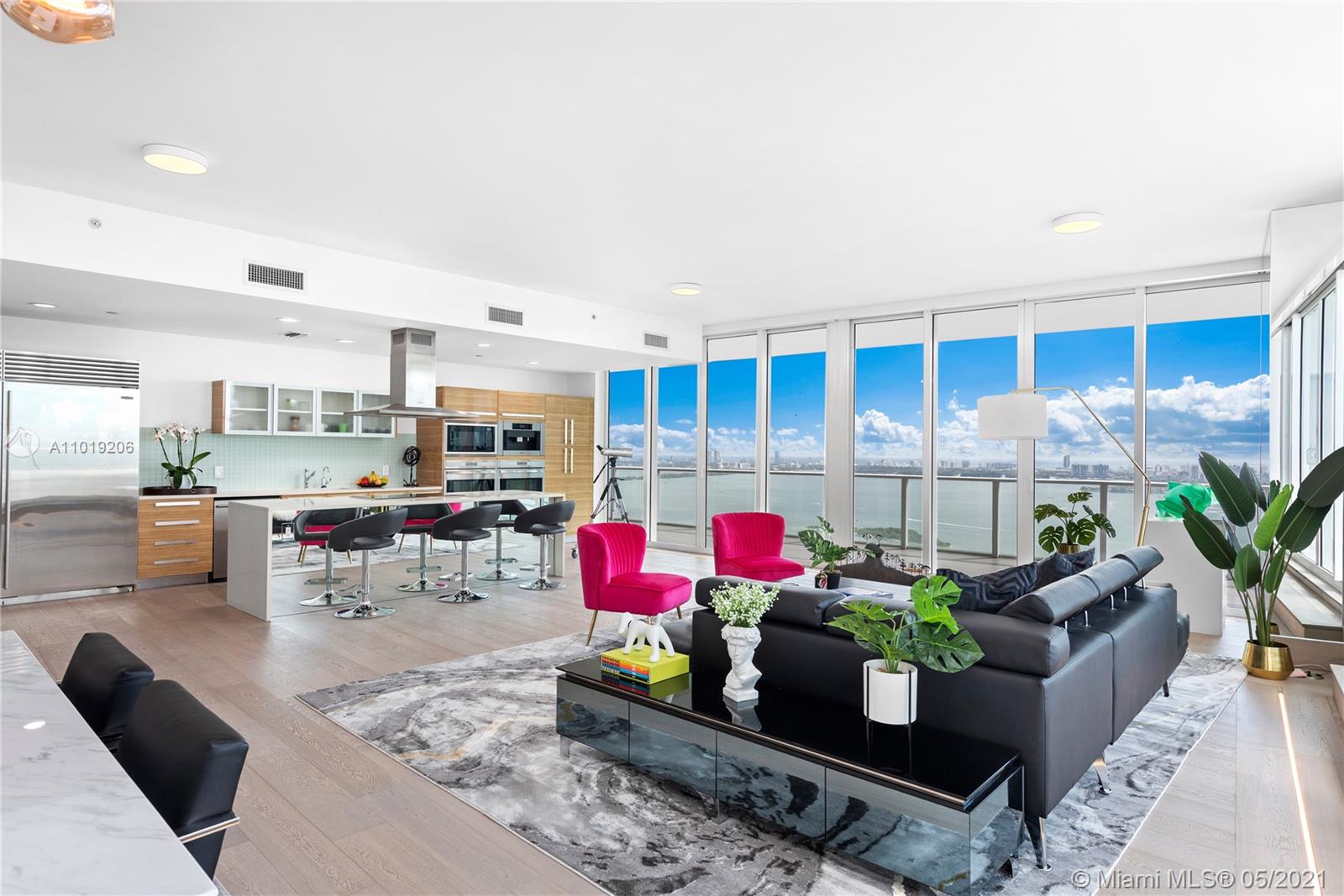 PARAMOUNT BAY CONDO - Residential