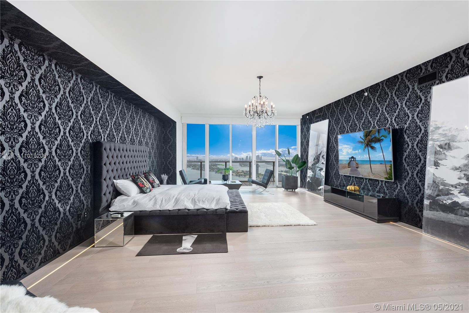 PARAMOUNT BAY CONDO - Residential