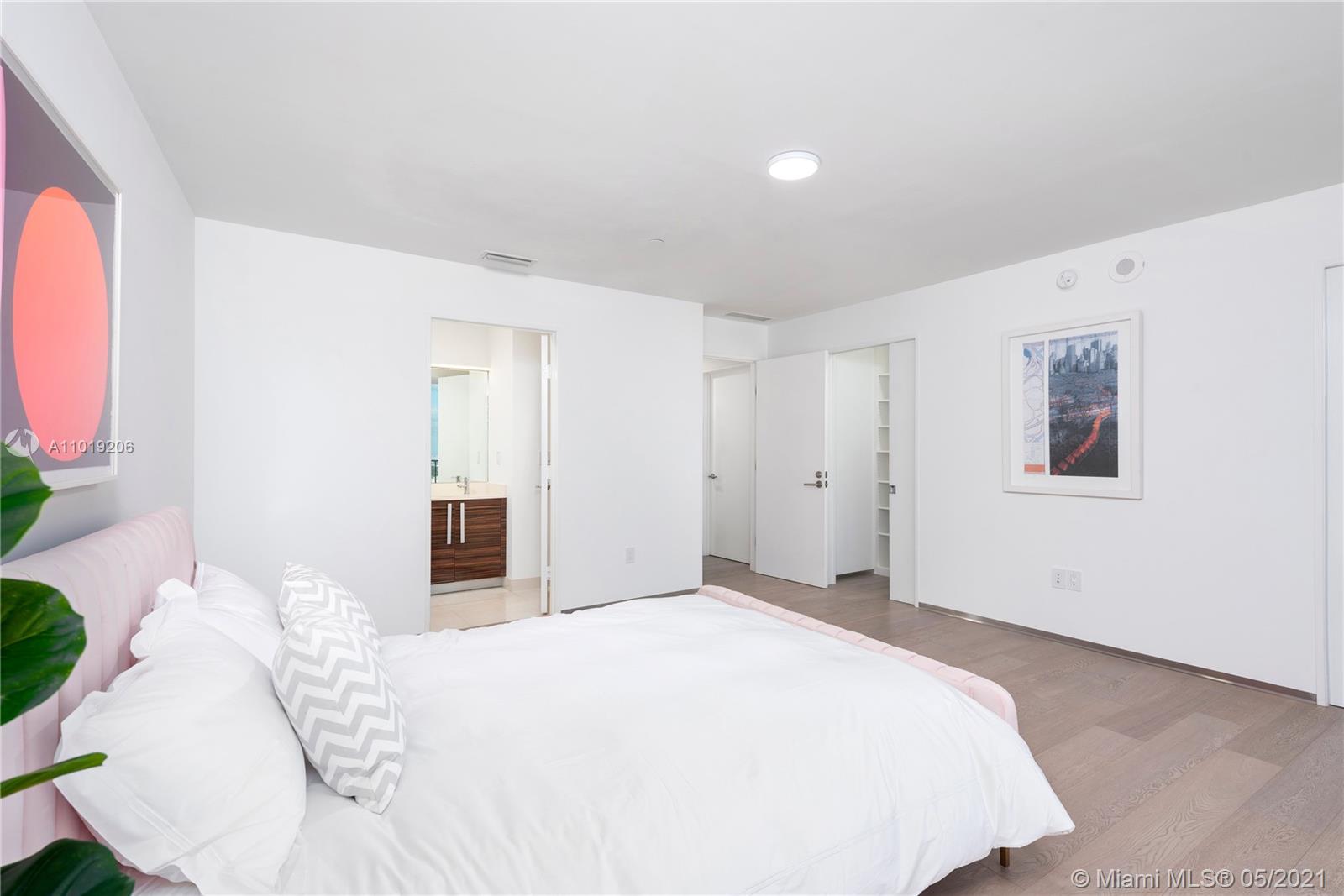 PARAMOUNT BAY CONDO - Residential