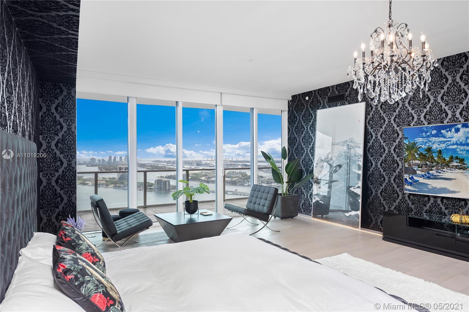 PARAMOUNT BAY CONDO - Residential