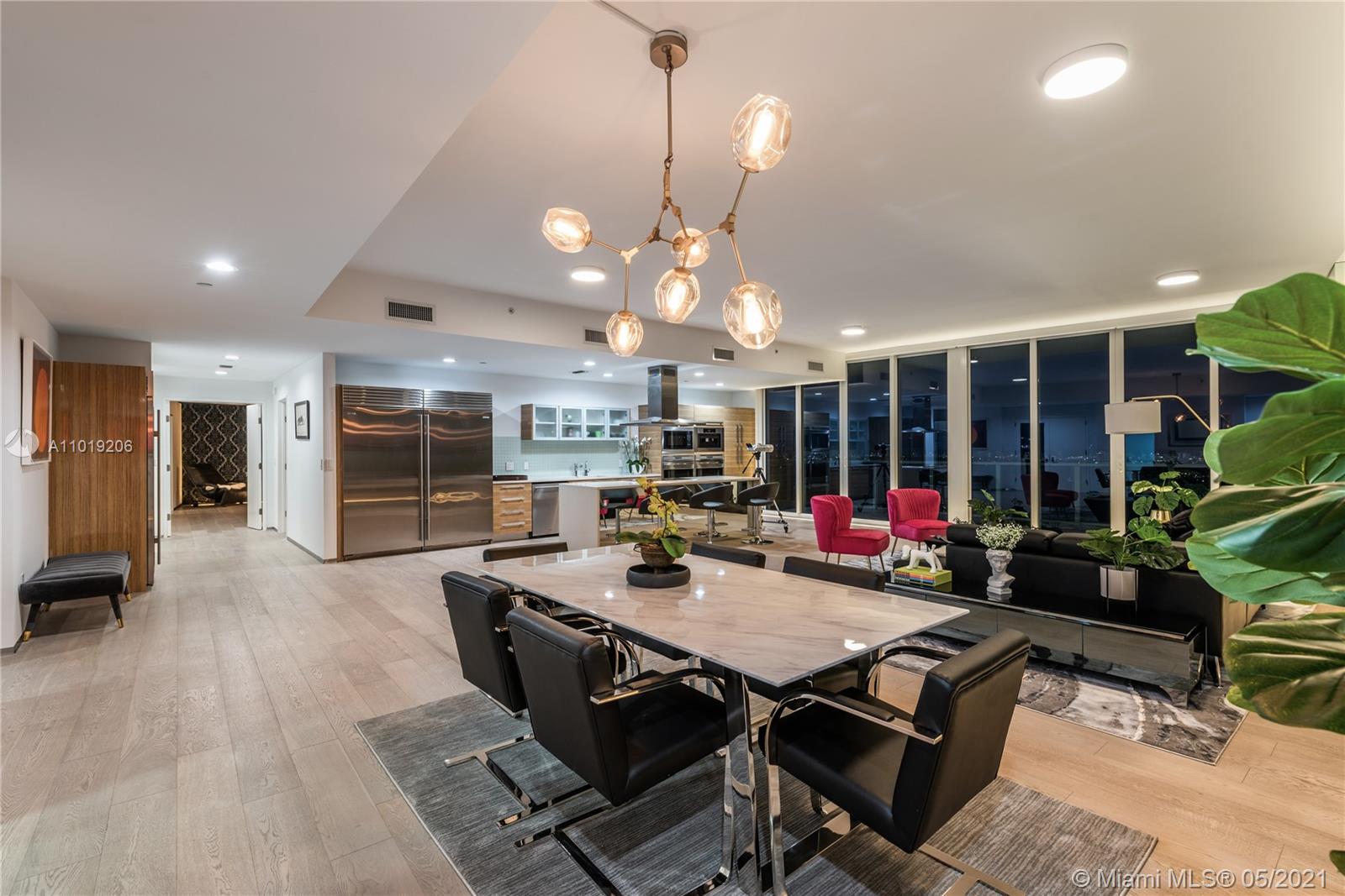 PARAMOUNT BAY CONDO - Residential