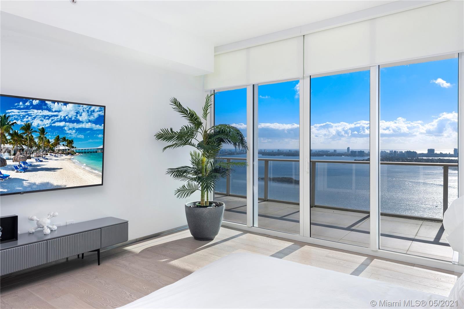 PARAMOUNT BAY CONDO - Residential