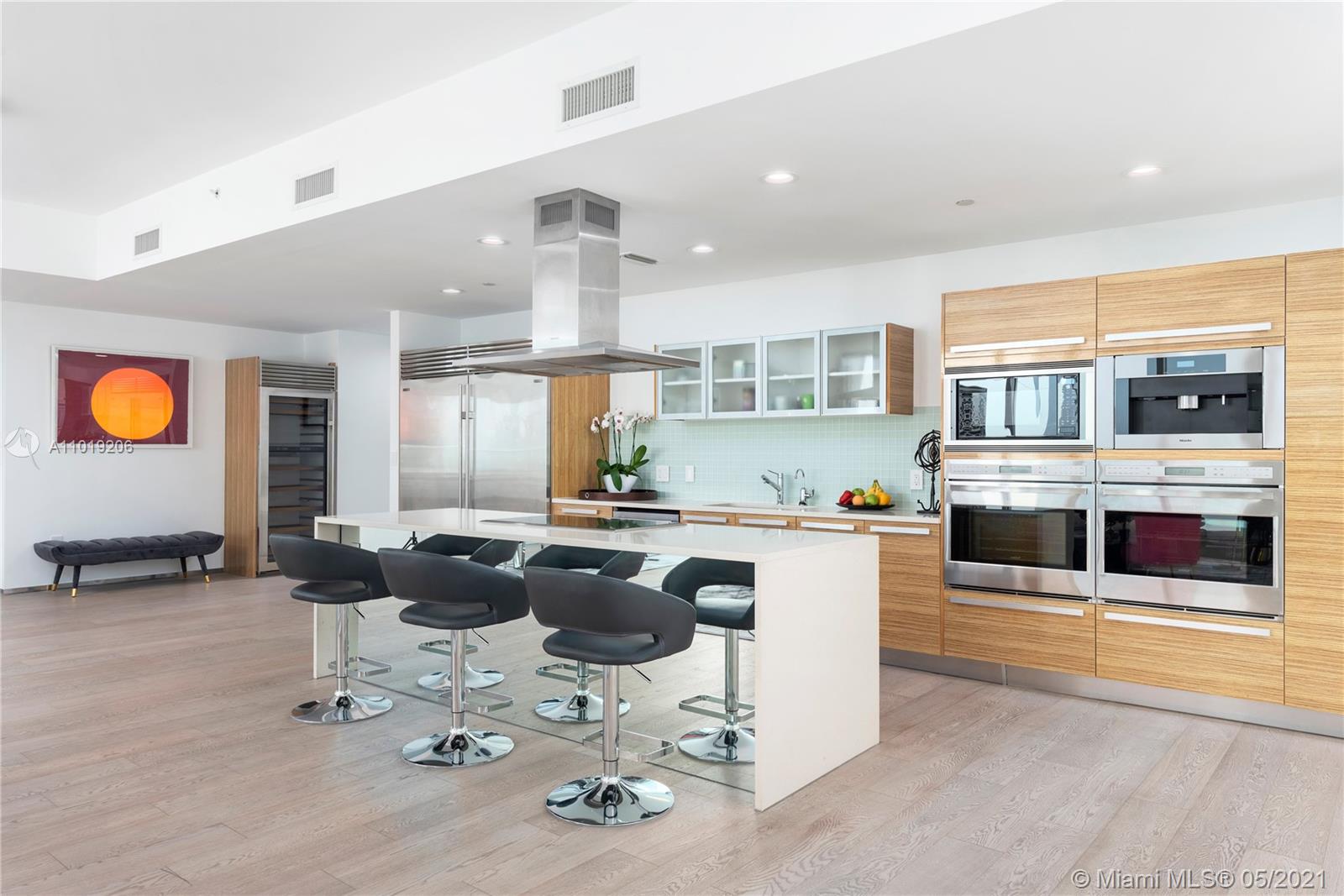 PARAMOUNT BAY CONDO - Residential