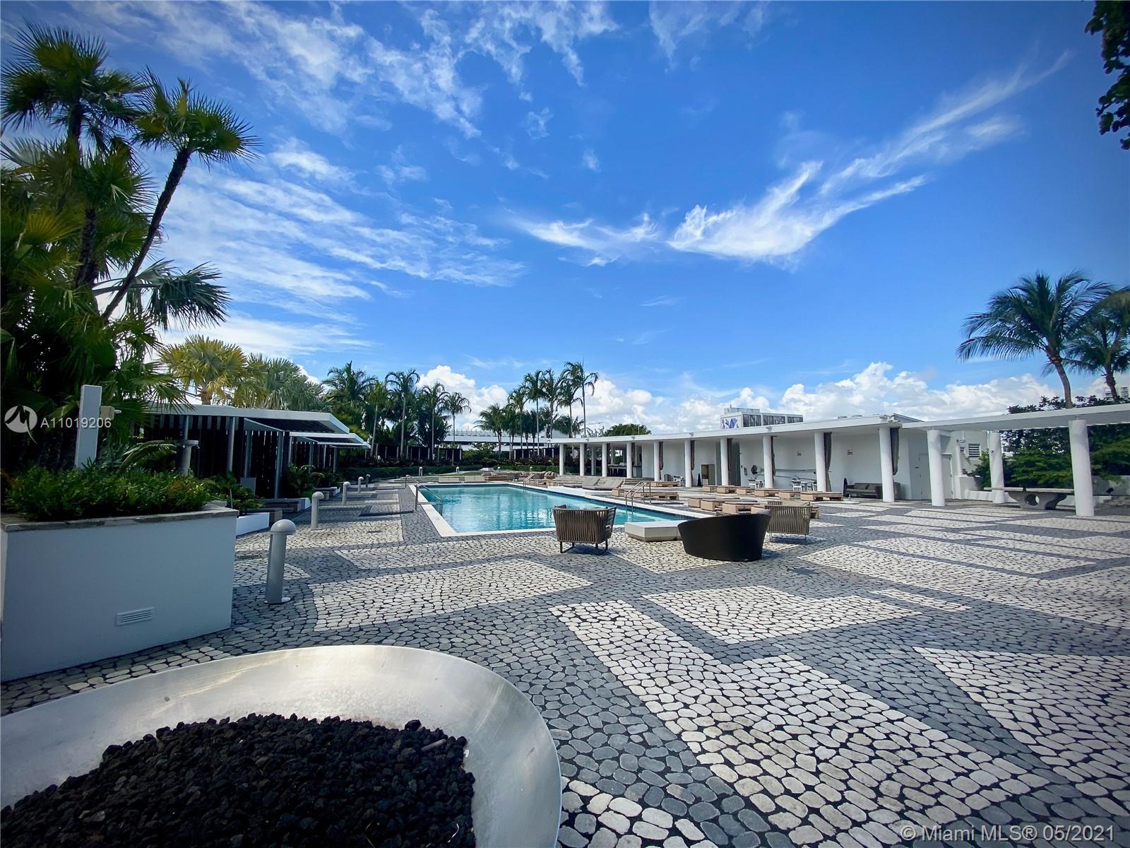 PARAMOUNT BAY CONDO - Residential