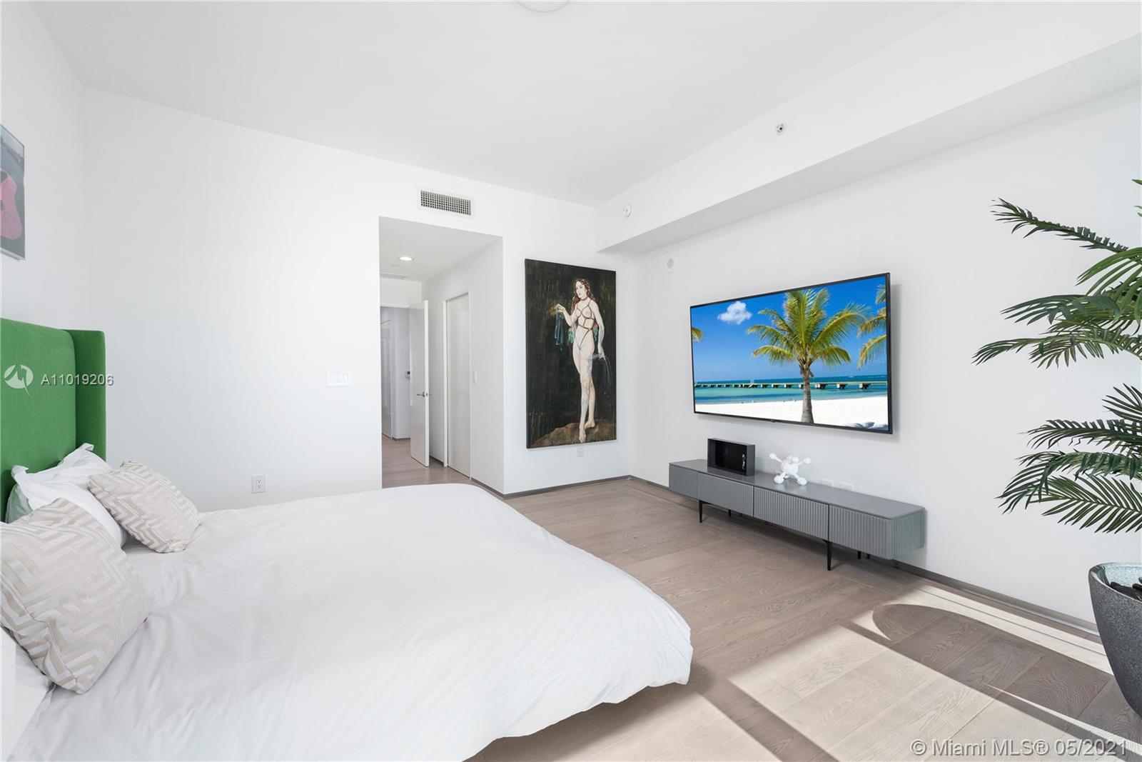 PARAMOUNT BAY CONDO - Residential