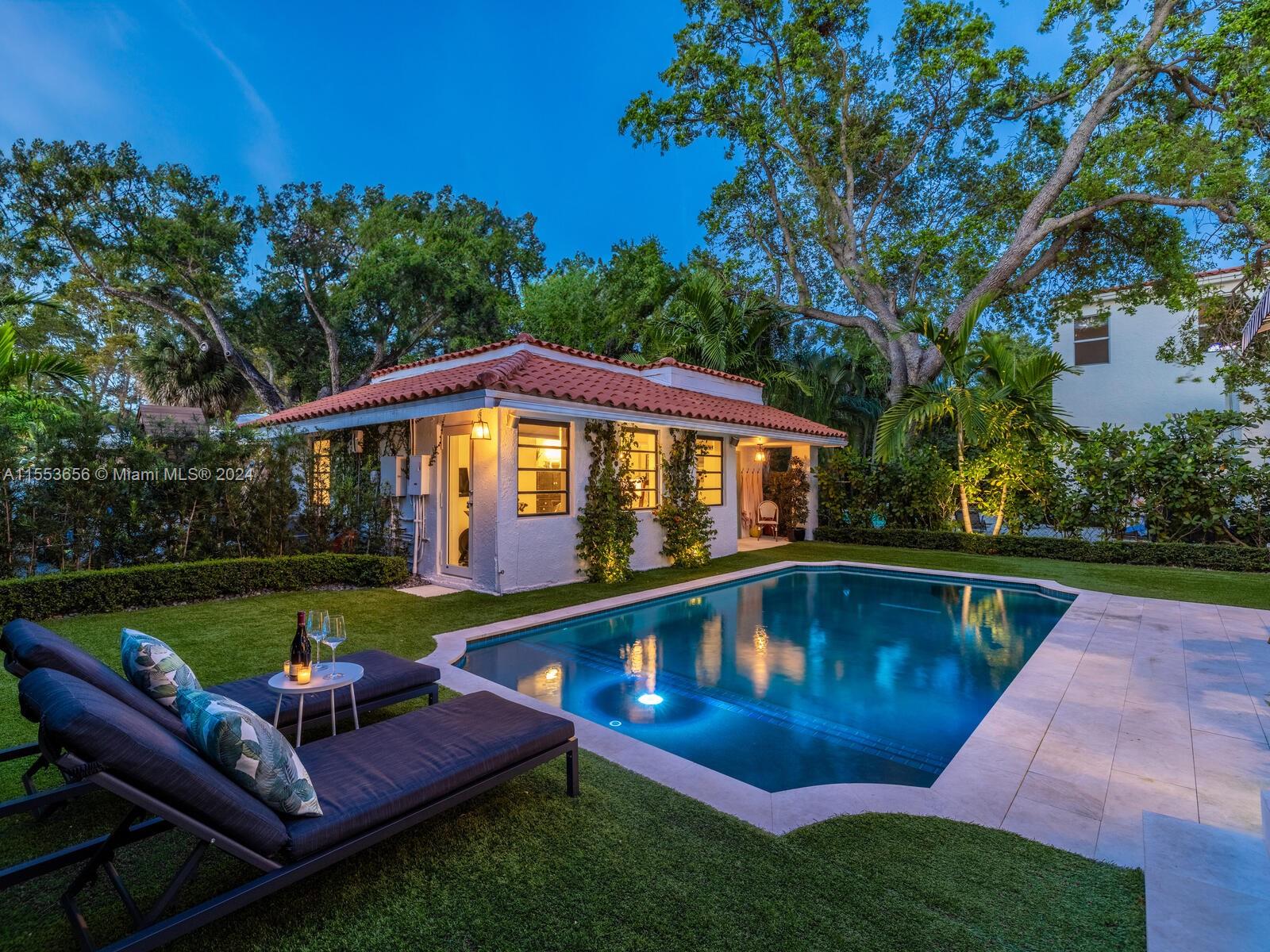 WATERSEDGE - Residential