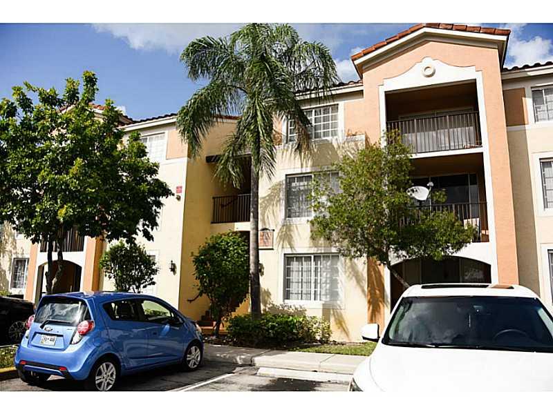 THIS IS A SPOTLESS 2/2 UNIT WITH MODERN MINIMALIST ACCENTS IN TILE, BASEBOARDS AND PAINT . 3RD FLOOR CORNER APARTMENT HIGH VAULTED CEALINGS AND BREATHTAKING LAKE VIEW FROM ROOMS AND BALCONY. EXCELENT LAYOUT, BEAUTIFUL GRANITE COUNTER IN KITCHEN AND BACKSP LASH. UNIT IS FURNISHED. IT WONT LAST; RESORT STYLE GATED COMMUNITY WITH POOL, TENNIS, AND MORE. CENTRAL LOCATION.