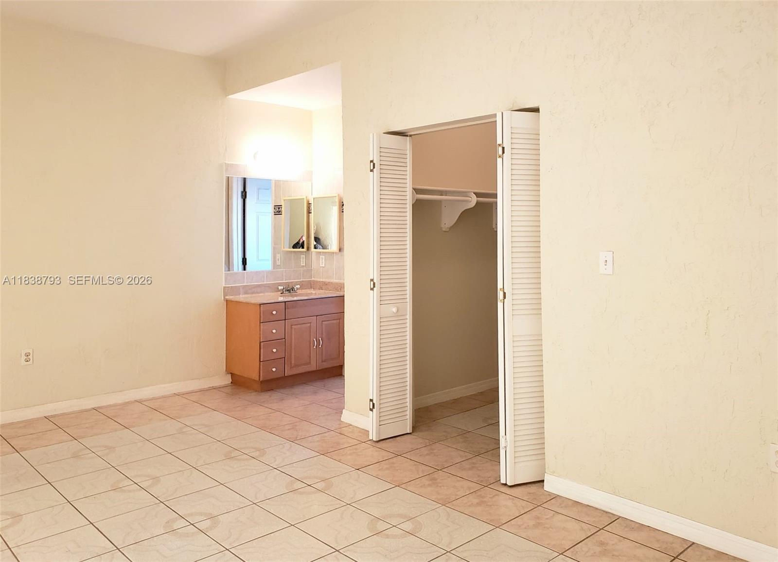 MID GOLF SUB 1ST ADDN - Residential