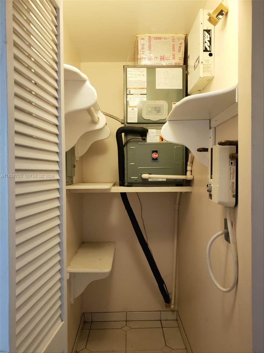 MID GOLF SUB 1ST ADDN - Residential