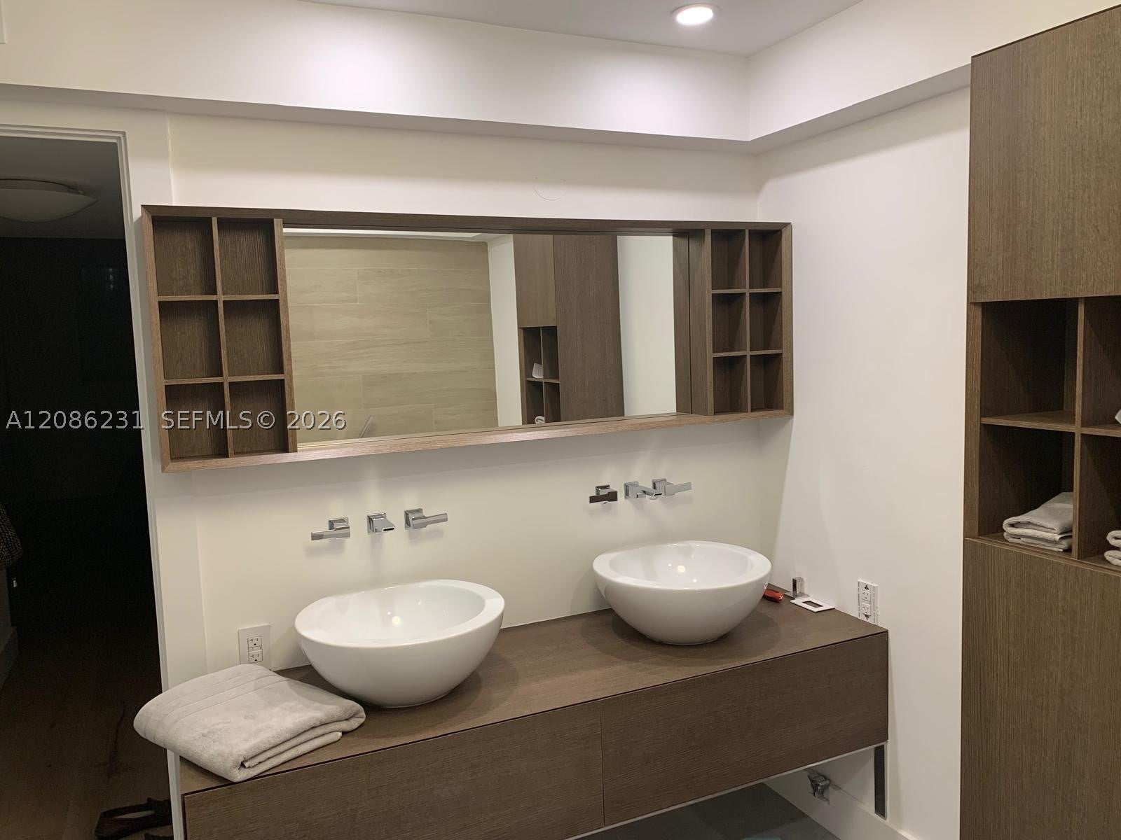 210 Sea View Dr 506