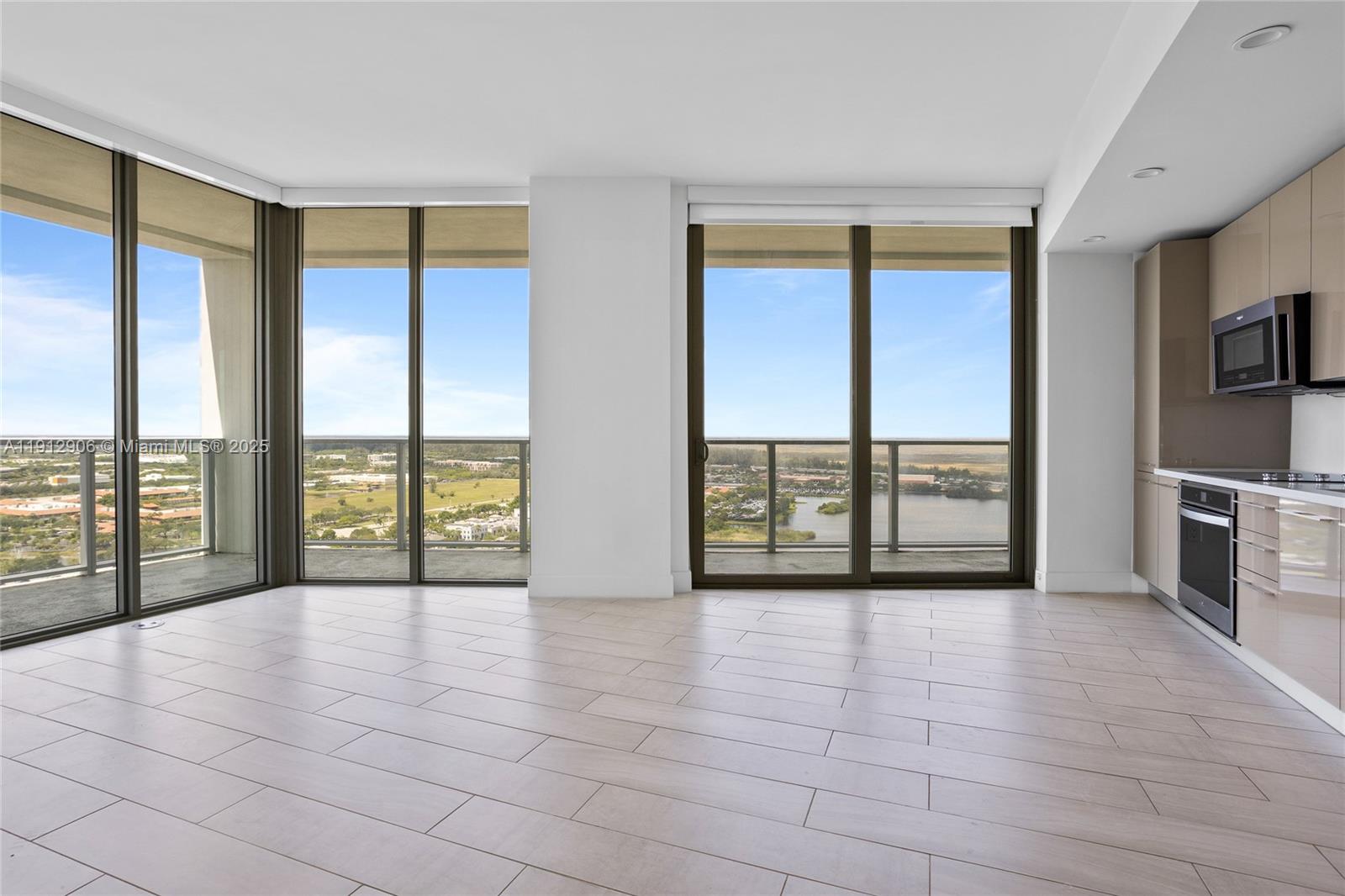 METROPICA NORTH TOWER ONE - Residential