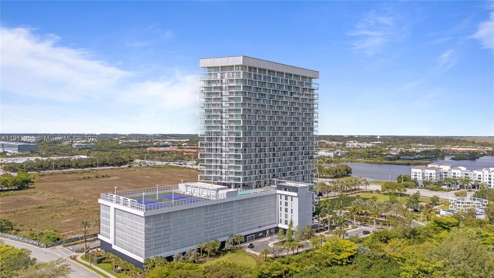 METROPICA NORTH TOWER ONE - Residential