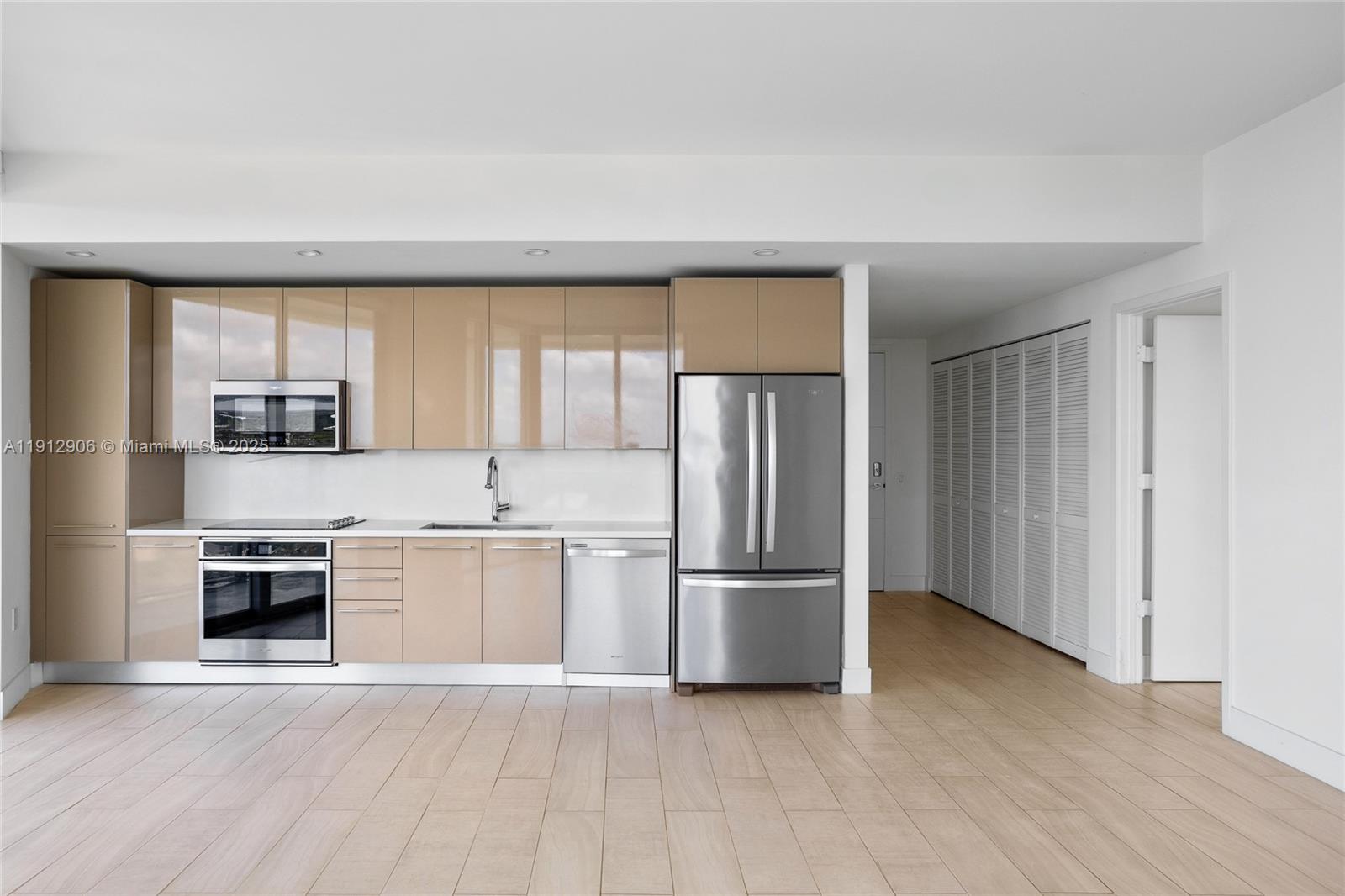 METROPICA NORTH TOWER ONE - Residential