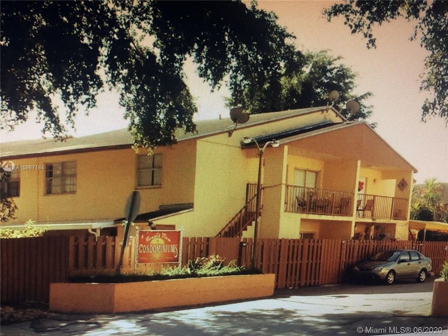 NICE 3/2 CORNER APARTMENT AT TENNIS VIEW IN WEST KENDALL.  REMODELED KITCHEN, PRIVATE PATIO, TILE FLOORS WITH WASHER/DRYER INSIDE THE UNIT.  ENJOY THE COMMUNITY POOL WITH LAKE VIEWS.  EXCELLENT LOCATION, CLOSE TO PARKS, PUBLIC LIBRARY, PUBLIC TRANSPORTATION, SHOPPING CENTERS, RESTAURANTS AND EXCELLENT SCHOOLS.