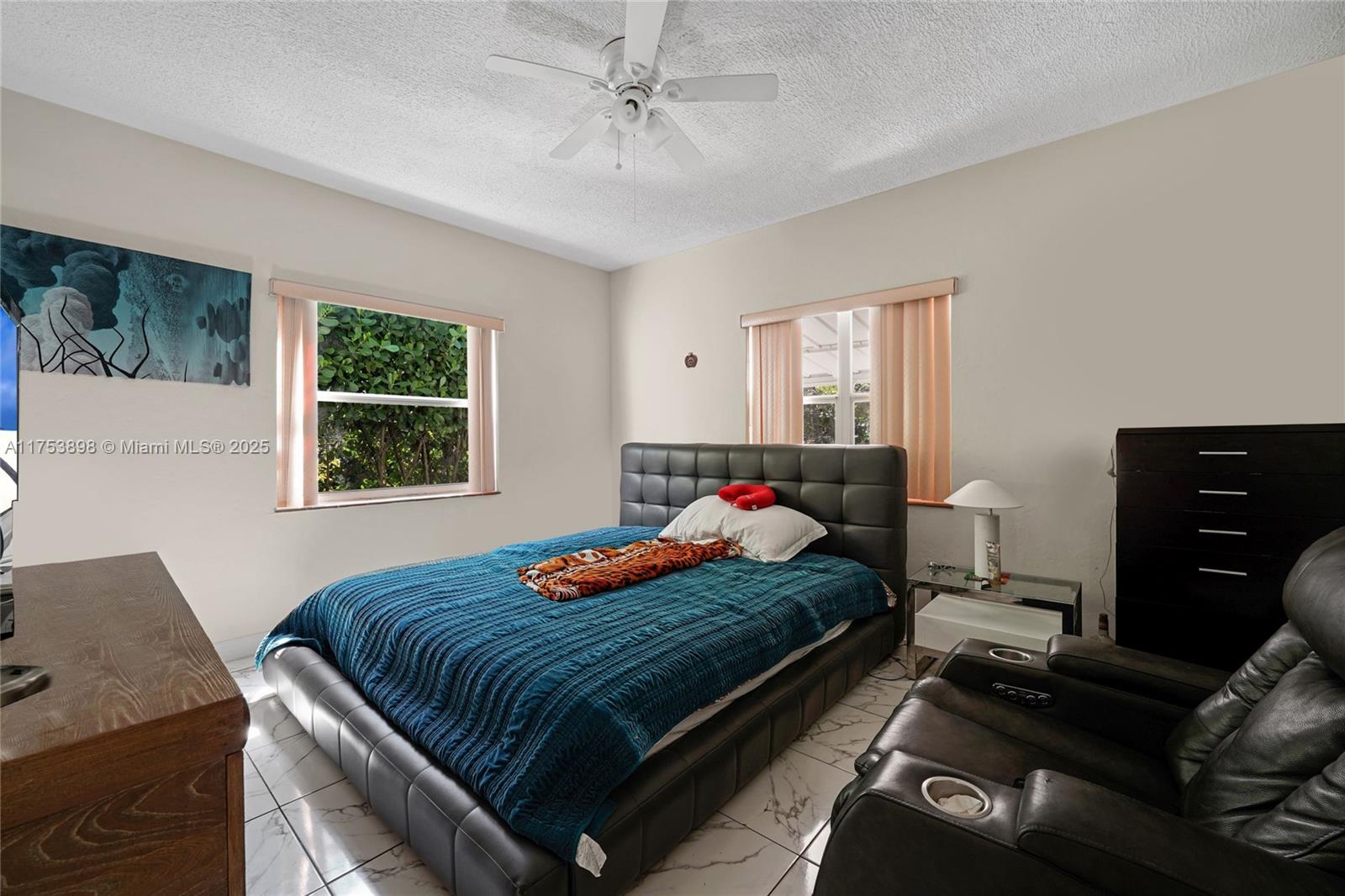 SHADOWLAWN - Residential Income