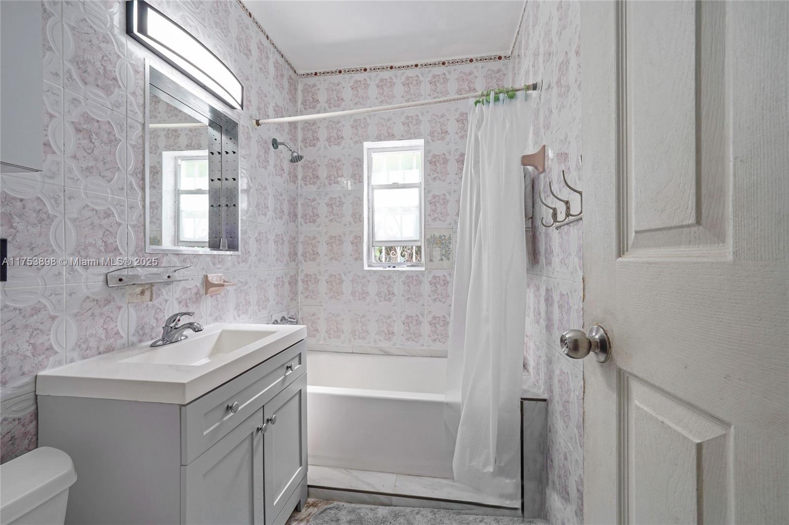 SHADOWLAWN - Residential Income