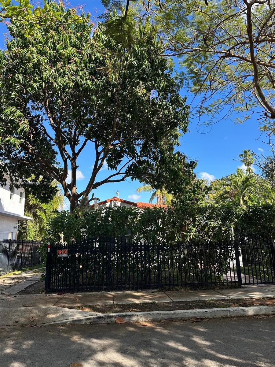 SHADOWLAWN - Residential Income