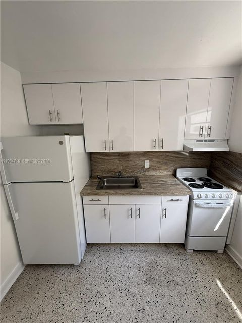 926 NW 5th St 2 Miami FL 33128