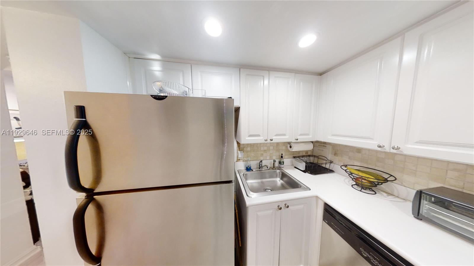 SOUTH BAY CLUB CONDO - Residential Lease