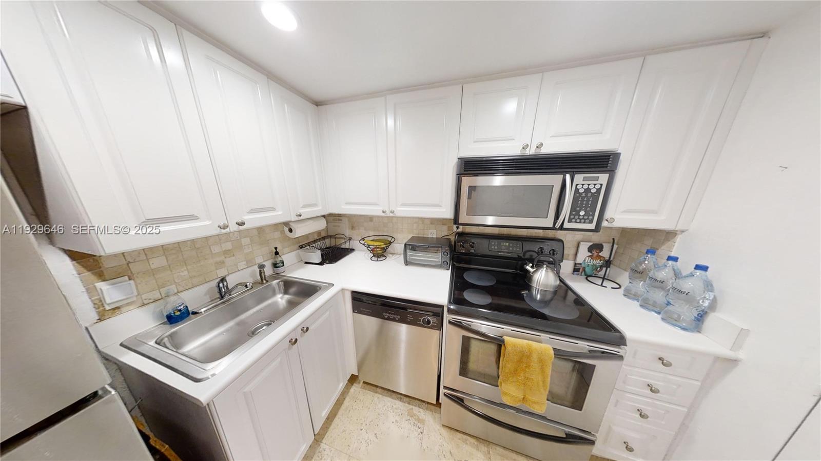 SOUTH BAY CLUB CONDO - Residential Lease