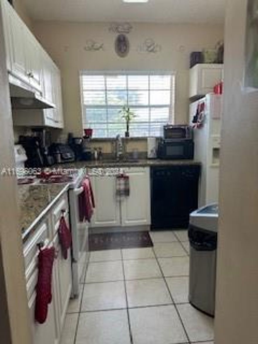2 bedrooms 2 baths split floor plan. Washer and dryer in unit. Great location close to shopping and parks. Community offer pool and gym.
Unit is rented until July 2025 for $2175 per month excellent tenant.